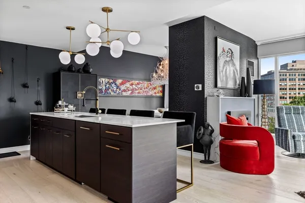 $1,998,000 | 110 Broad Street, Unit 602, Boston, MA 02110