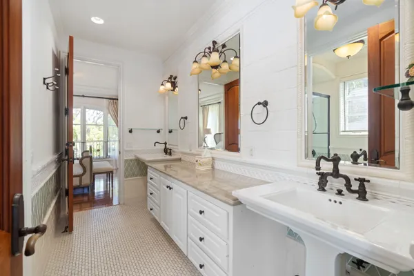 $5,195,000 | 919 South Gretna Green Way, Los Angeles, CA 90049