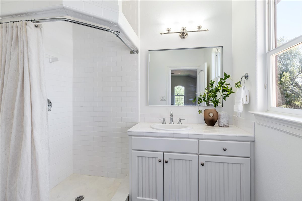 23802 Oscar Road Spicewood, TX 78669 - Photo 34 of 40 Gallery Image 34