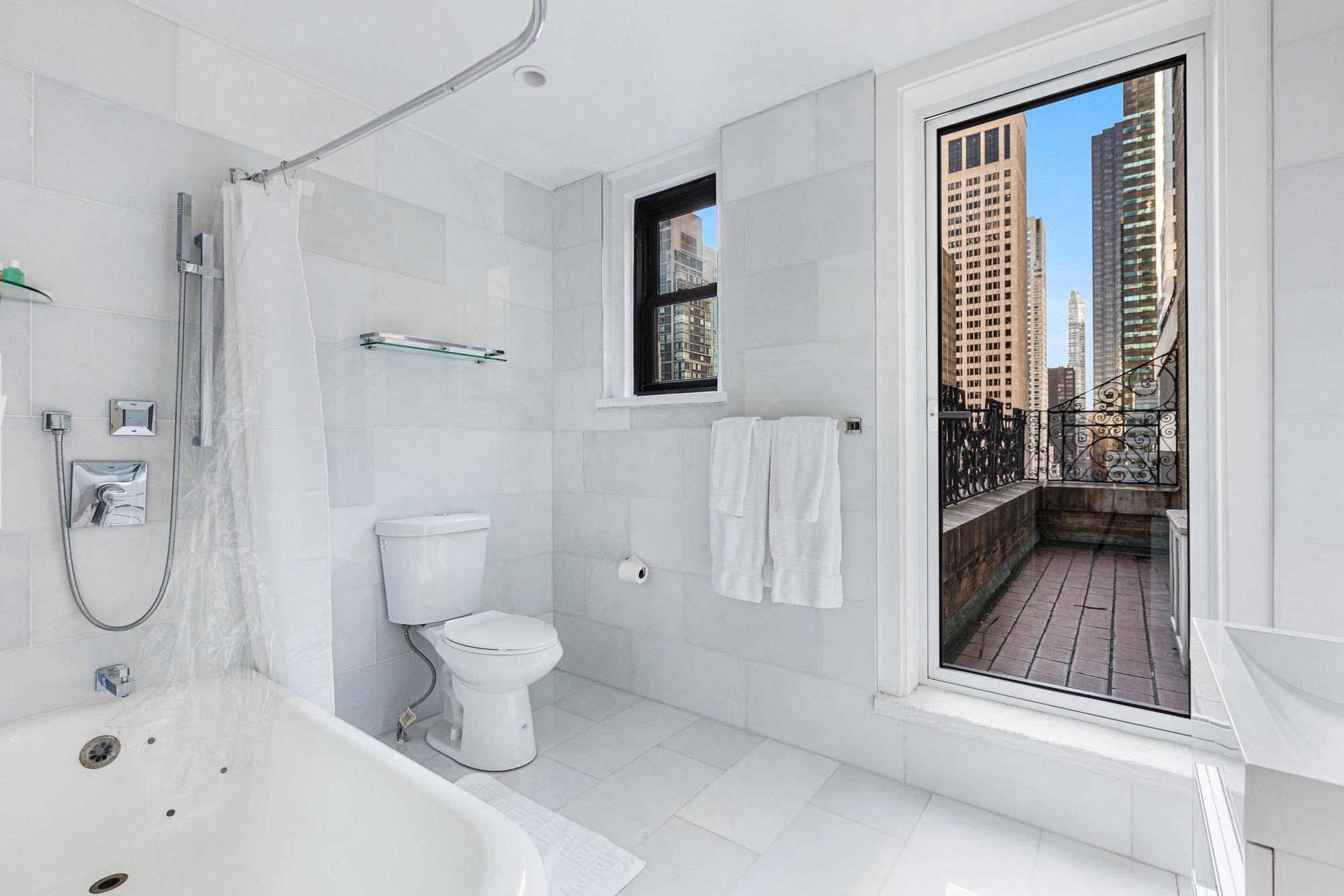 111 East 56th Street, Unit 2100 Manhattan, NY 10022 - Photo 37 of 45