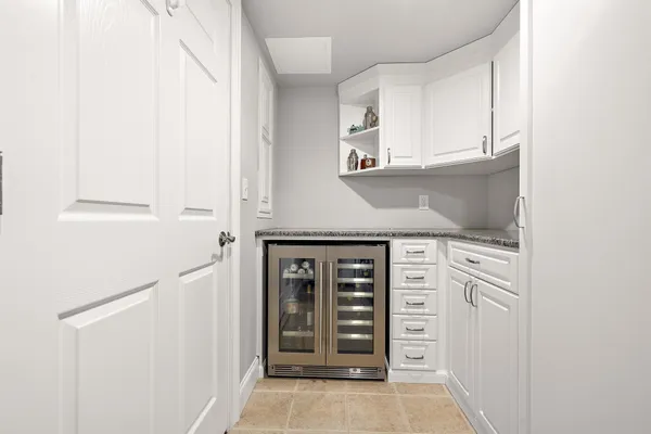 $995,000 | 1702 North Park Drive, Unit 25, Wilmington, DE 19806