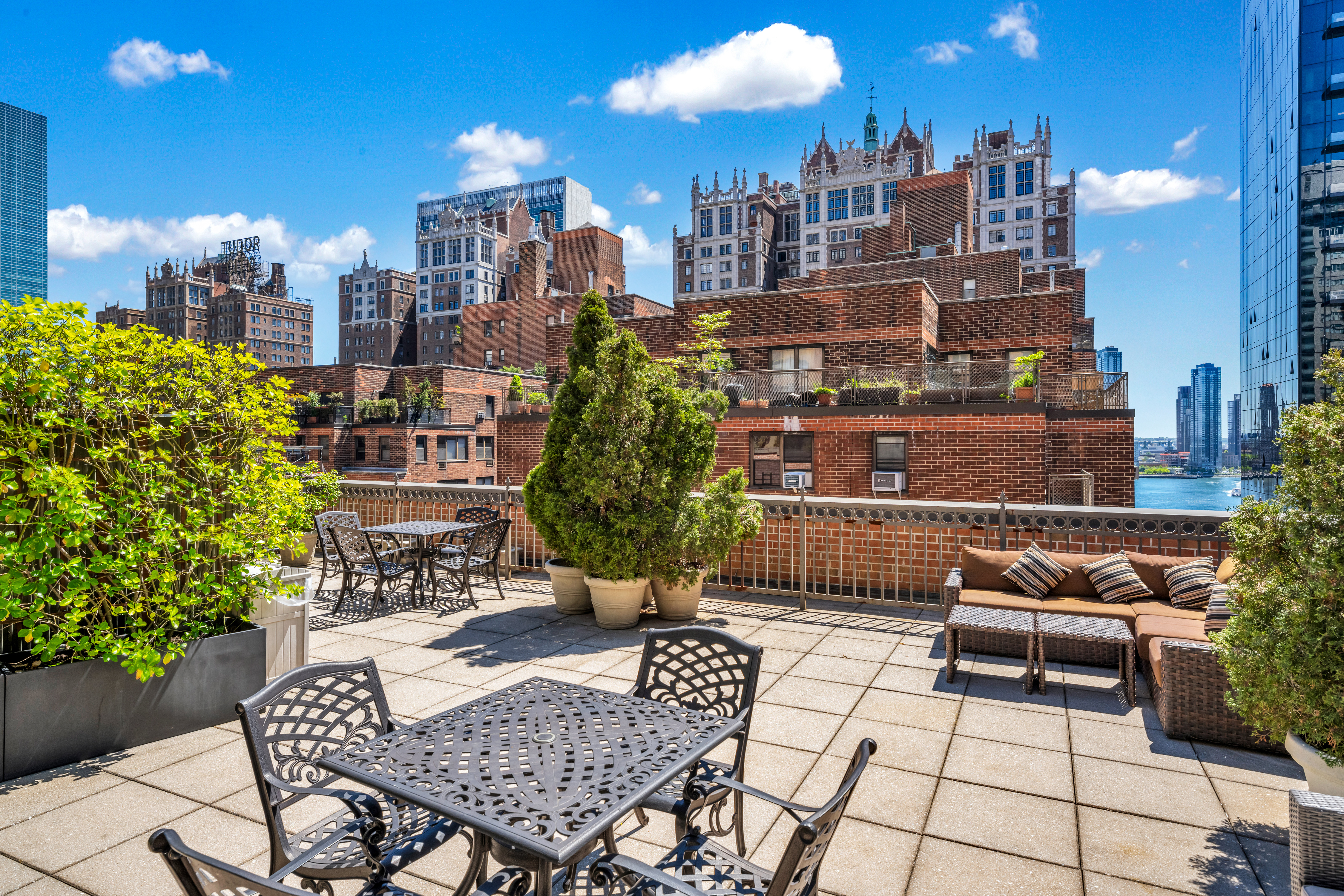 305 East 40th Street, Unit 17C Manhattan, NY 10016 - Photo 5 of 6