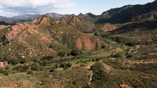 $2,550,000 | 28960 Crags Drive, Agoura Hills, CA 91301