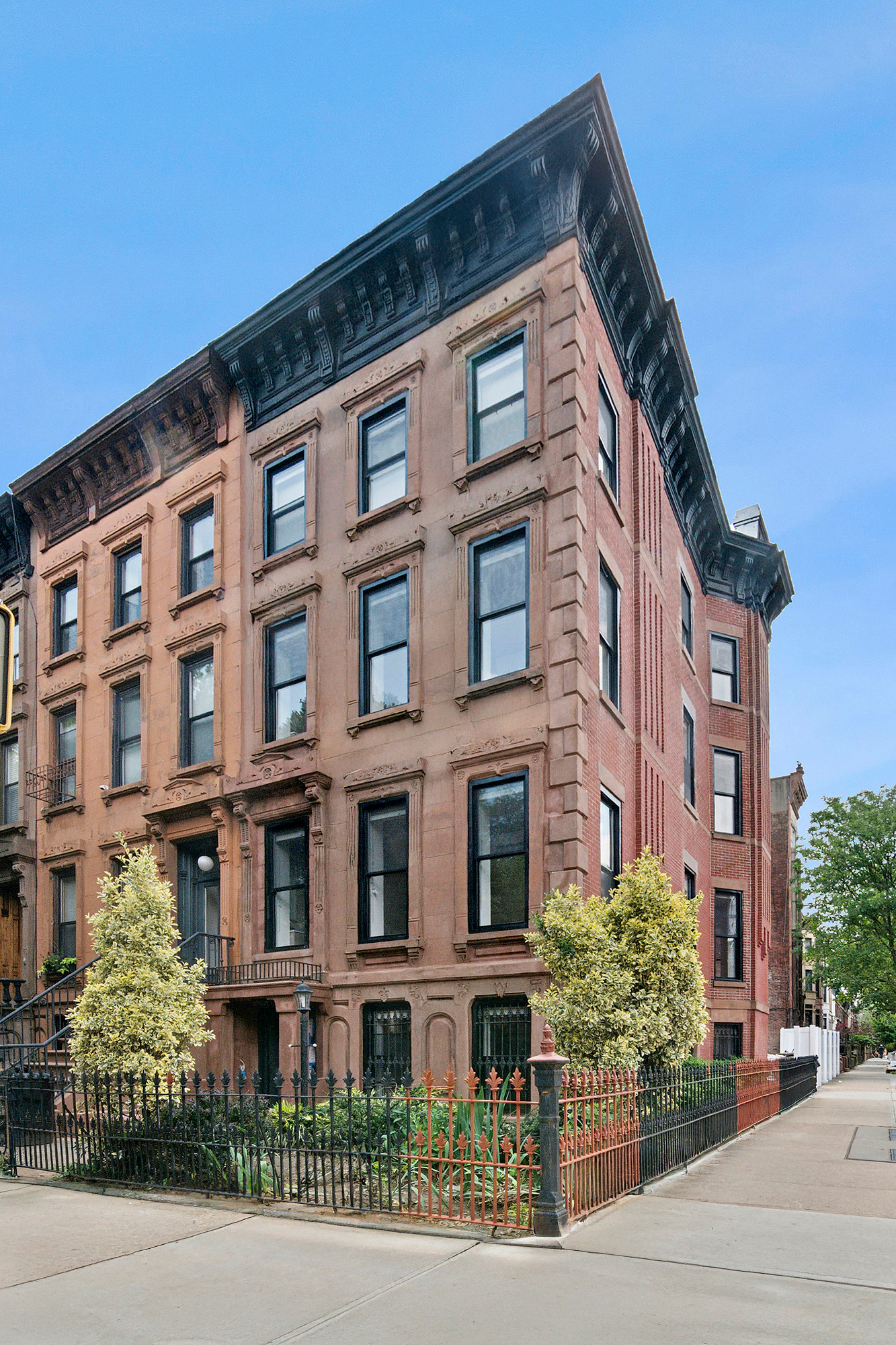 264 Stuyvesant Avenue, Unit 4 Brooklyn, NY 11221 - Photo 7 of 8 a front view of a building
