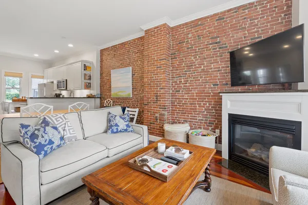 $899,000 | 554 East 5th Street, Unit 1, South Boston, MA 02127