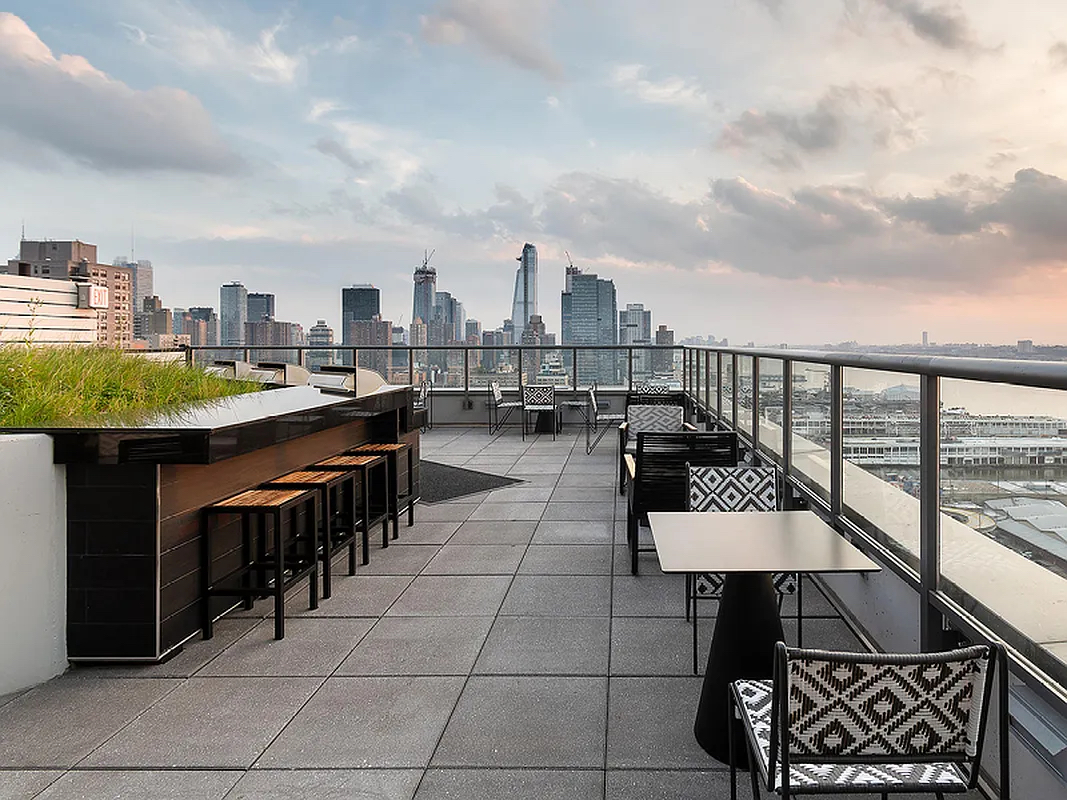 606 West 57th Street, Unit 1612 Manhattan, NY 10019 - Photo 8 of 18 a terrace with a city view