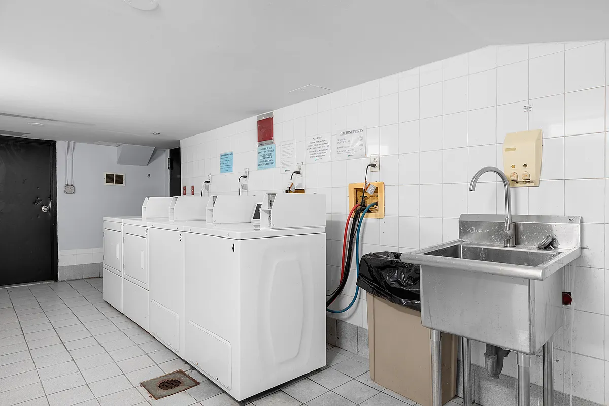 1582 York Avenue, Unit 5D Manhattan, NY 10028 - Photo 4 of 10