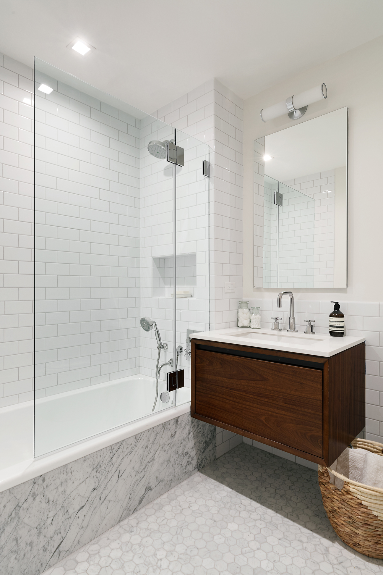 245 East 78th Street, Unit 5A Manhattan, NY 10075 - Photo 10 of 14 a bathroom with a bathtub and a sink