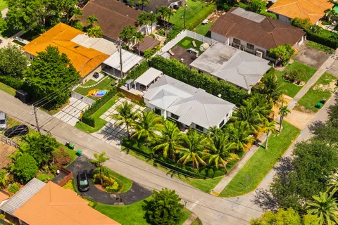 $1,295,000 | 6055 Southwest 38th Street, Miami, FL 33155