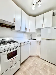 $725,000 | 30 Monroe Place, Unit 3A | Brooklyn Heights