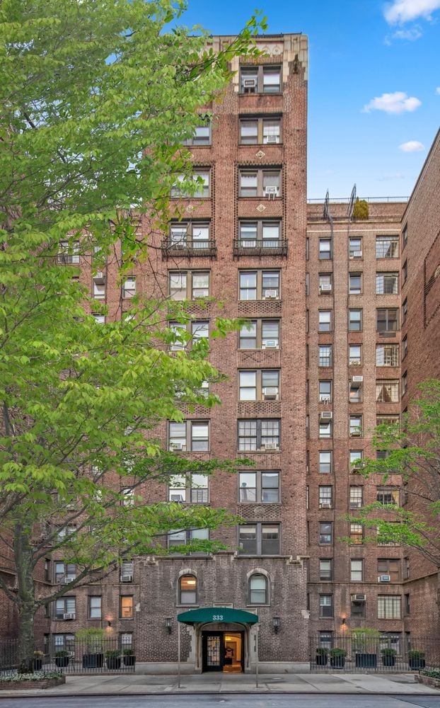 333 East 53rd Street, Unit 3KL Manhattan, NY 10022 - Photo 9 of 10 a city view with tall buildings