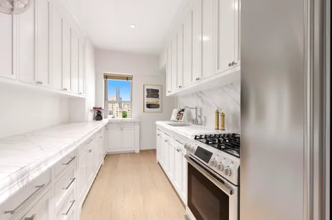 $3,385,000 | 650 Park Avenue, Unit 18C | Lenox Hill