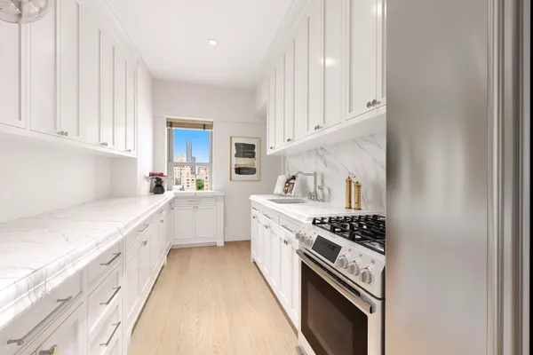 $3,385,000 | 650 Park Avenue, Unit 18C | Lenox Hill