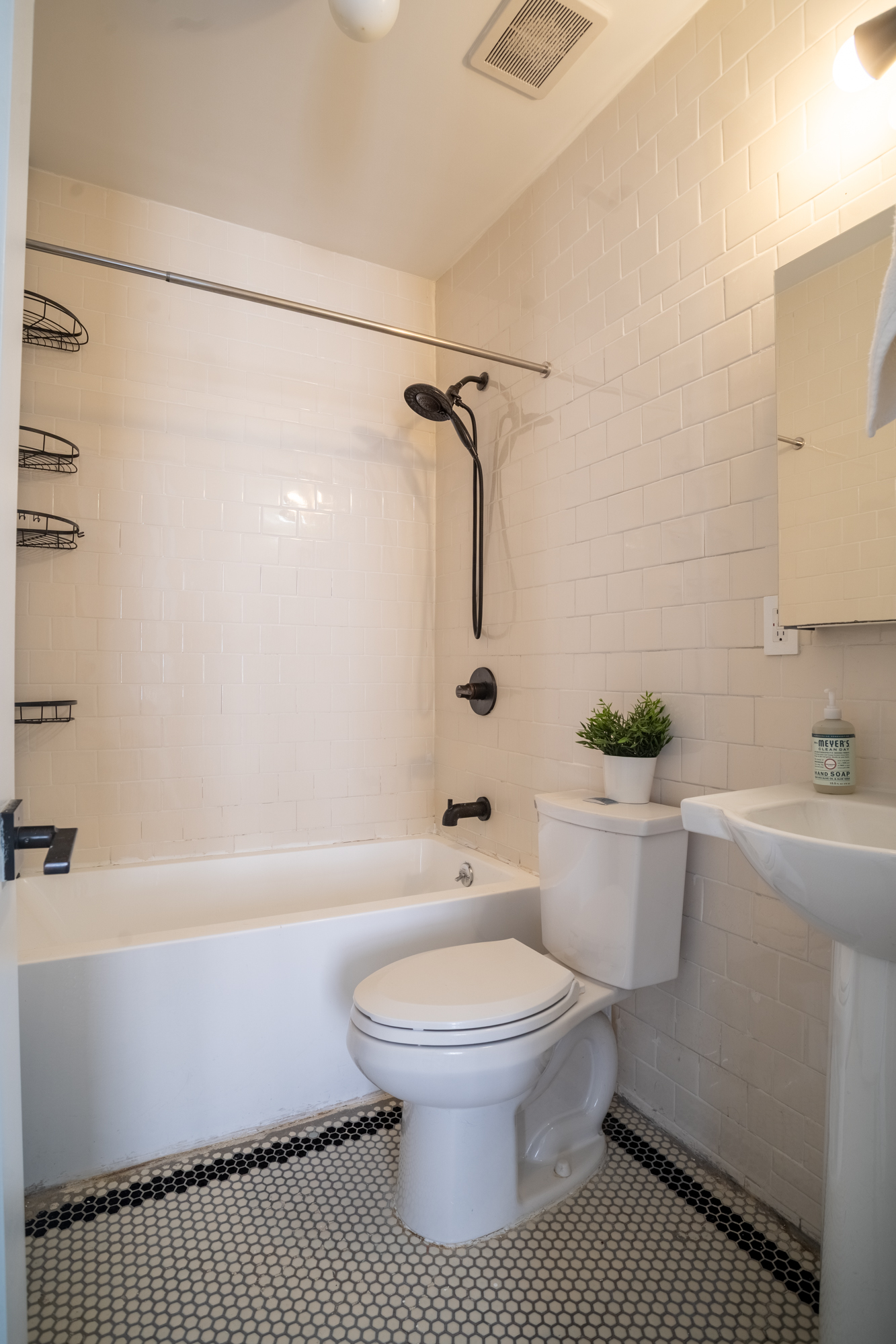 17 East 17th Street, Unit D4 Brooklyn, NY 11226 - Photo 10 of 12 a bathroom with a toilet a sink and a bathtub