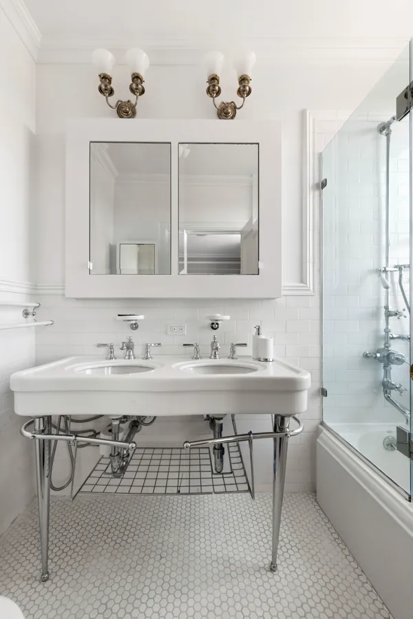 $2,700,000 | 1140 5th Avenue, Unit 14B | Upper East Side