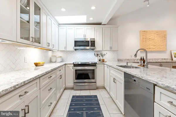 $1,700,000 | 203 9th Street Southeast, Washington, DC 20003