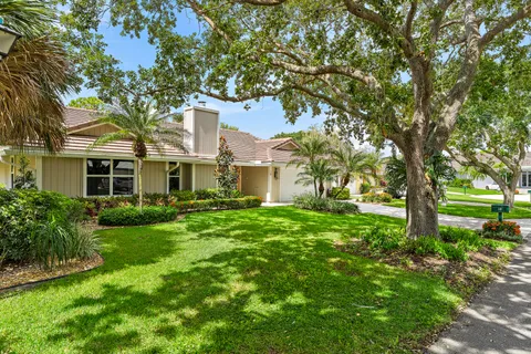 $1,200,000 | 10 Bentwood Road, Palm Beach Gardens, FL 33418
