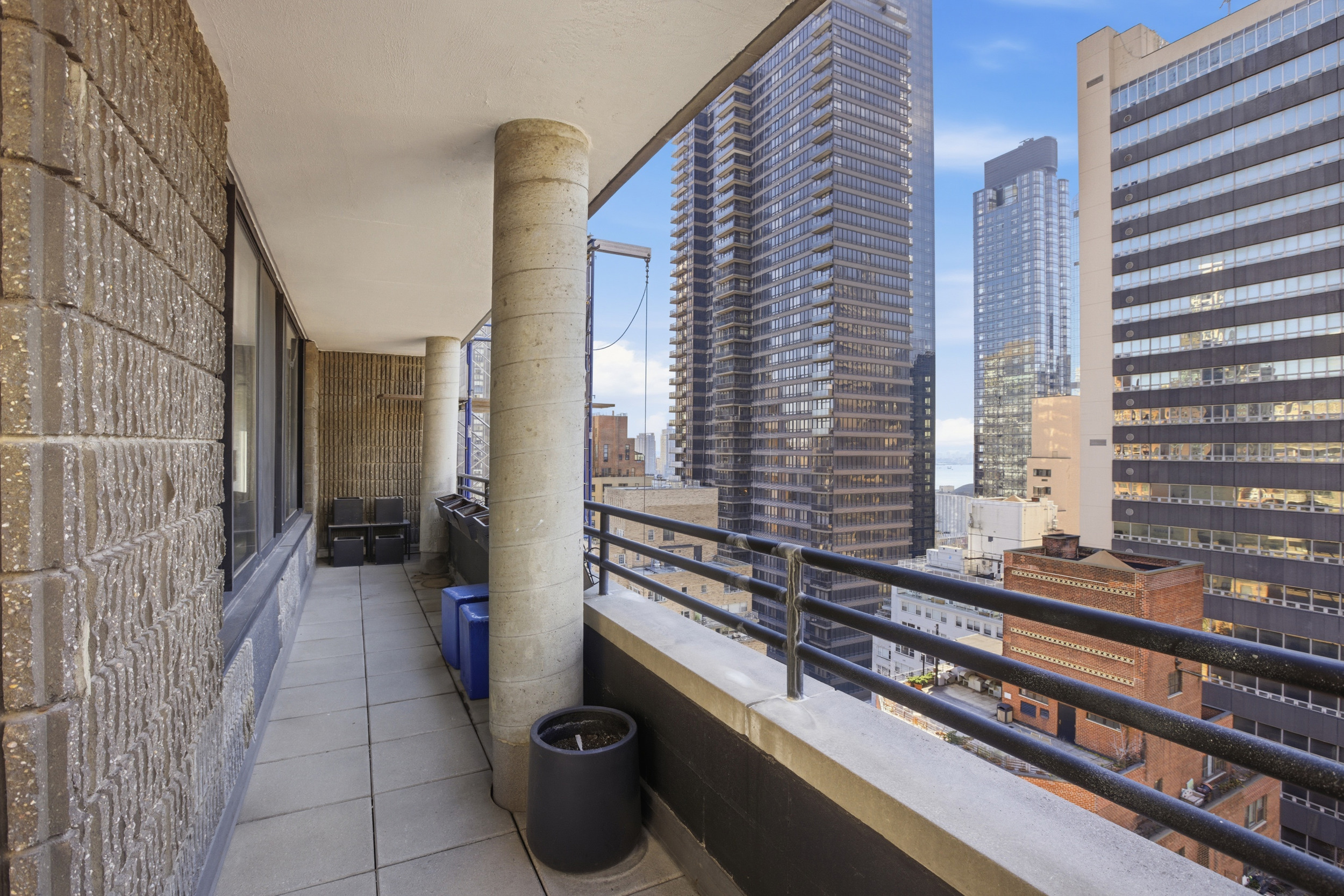 309 East 49th Street, Unit 21A Manhattan, NY 10017 - Photo 17 of 18