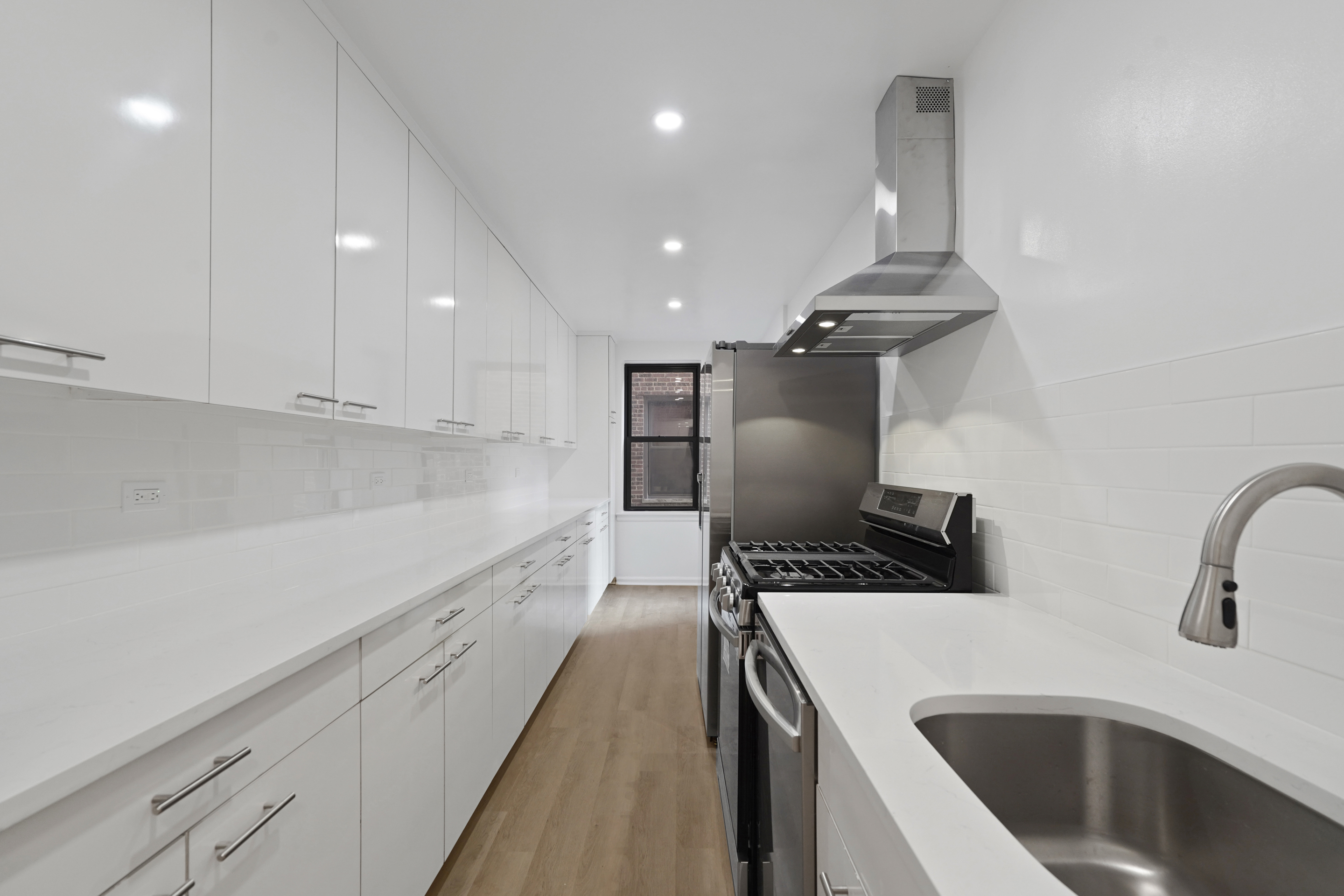 445 West 240th Street, Unit 3A Bronx, NY 10463 - Photo 2 of 36 Gallery Image 2
