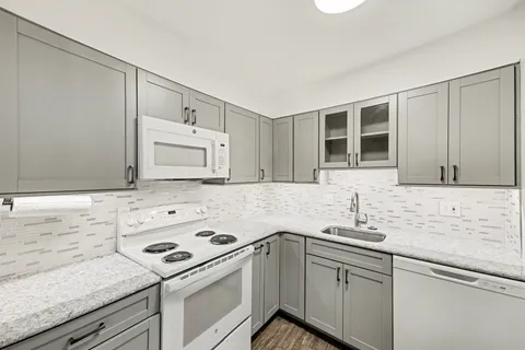 $249,000 | 6141 Edsall Road, Unit L, Alexandria, VA 22304