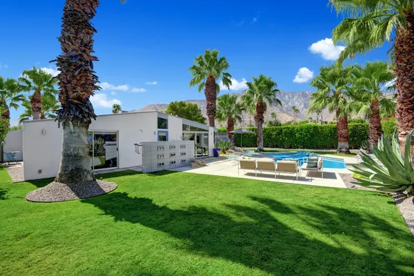 $1,075,000 | 406 East Desert Holly Circle, Palm Springs, CA 92262