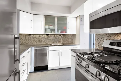 $1,269,000 | 137 East 36th Street, Unit 16B | Murray Hill