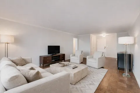 $749,000 | 225 East 57th Street, Unit 5K | Midtown East