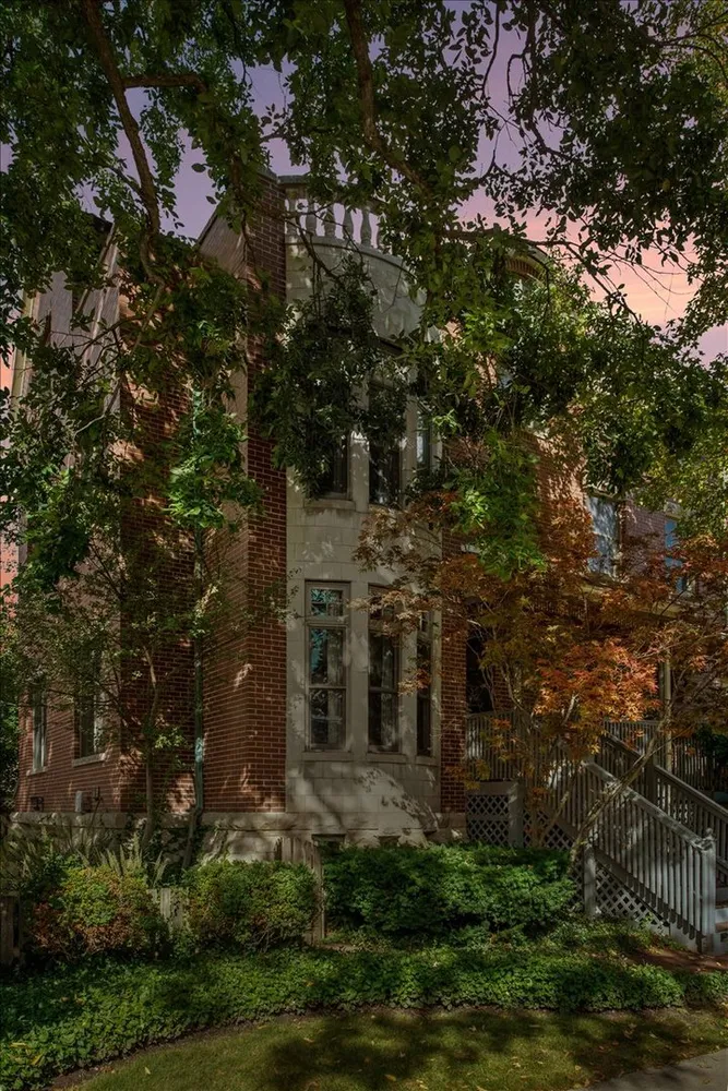 $699,999 | 532 Wesley Avenue, Unit WEST, Evanston, IL 60202