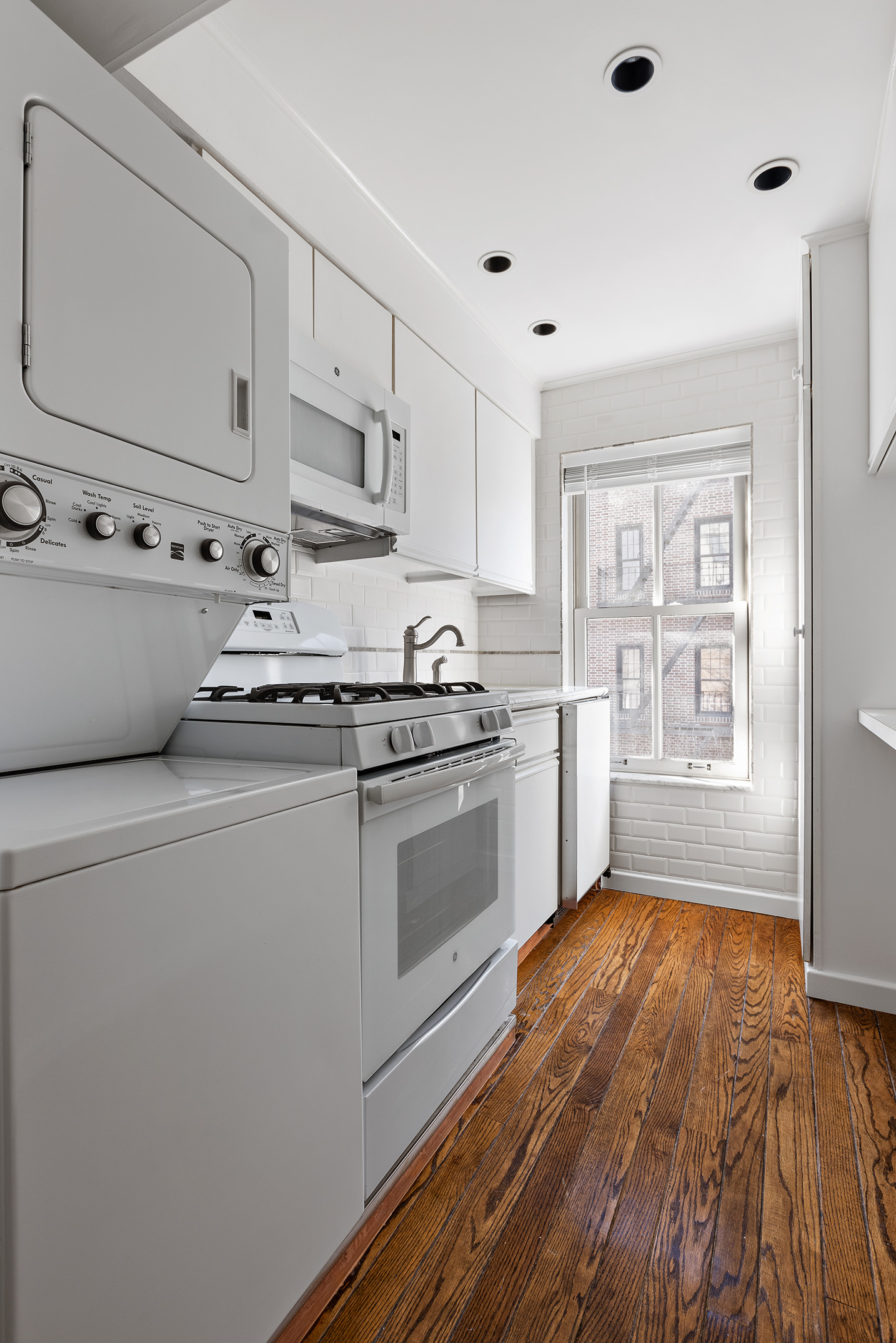 241 Waverly Place, Unit TRIPLEX Manhattan, NY 10014 - Photo 14 of 16