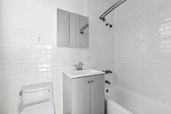 $4,350 | 643 9th Avenue, Unit 3A | Hell's Kitchen
