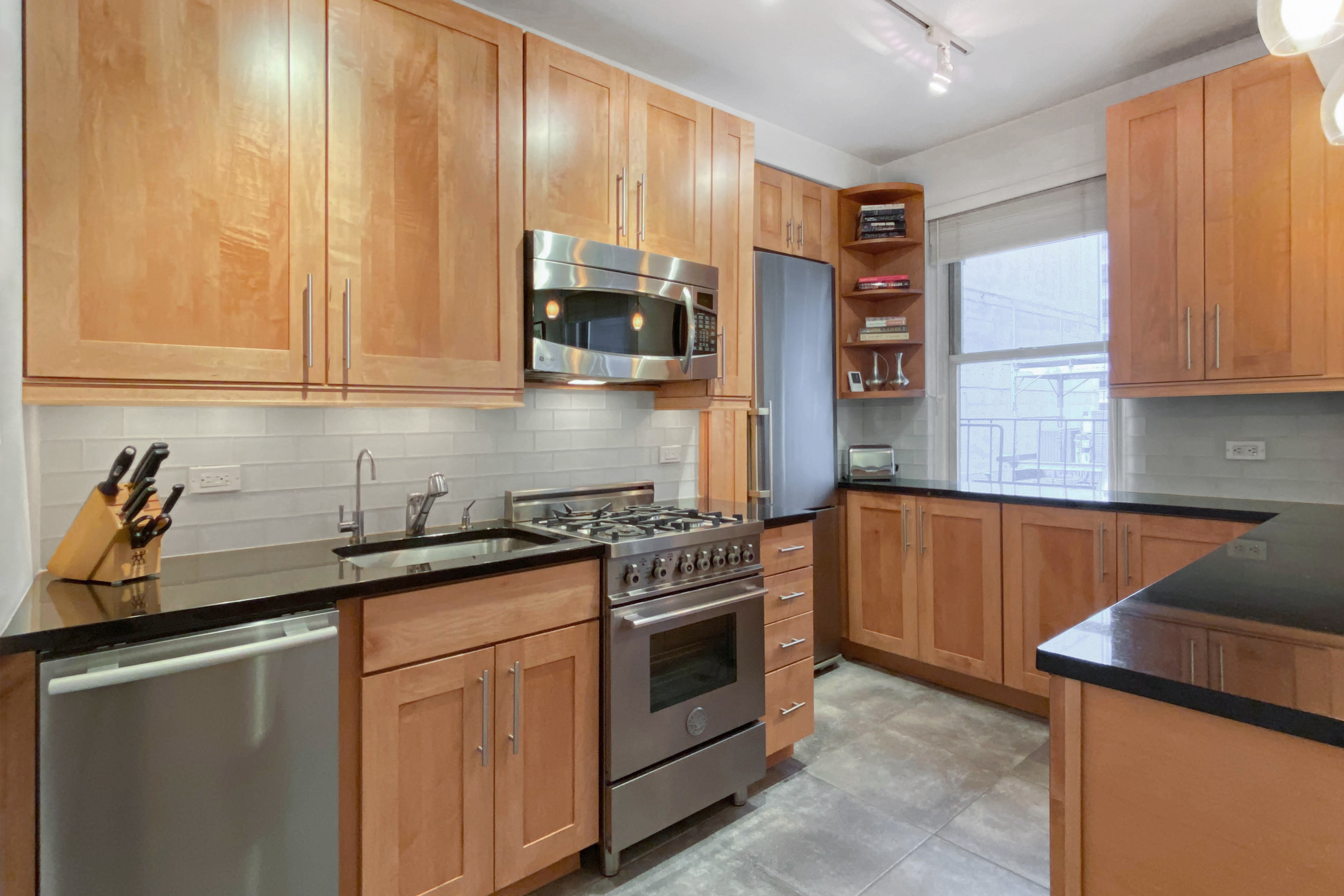 155 East 49th Street, Unit 8F Manhattan, NY 10017 - Photo 3 of 9