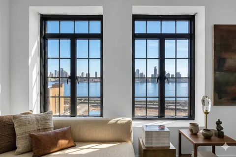 $300,000 | 5 Tudor City Place, Unit 1126 | Murray Hill