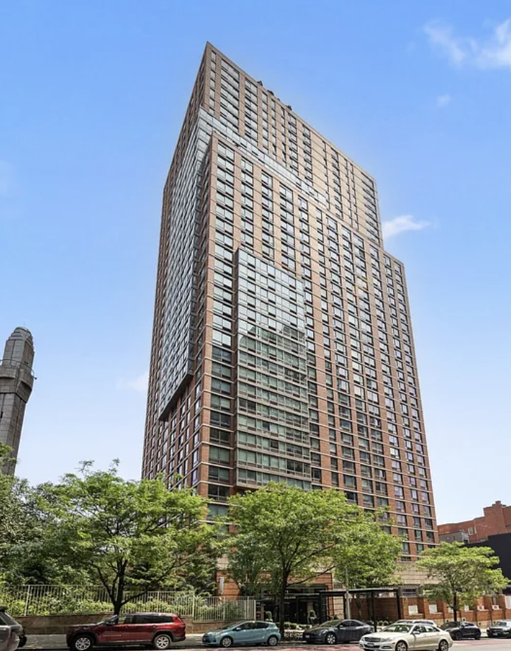 215-217 East 96th Street, Unit 26F Manhattan, NY 10128 - Photo 18 of 19 a front view of a building