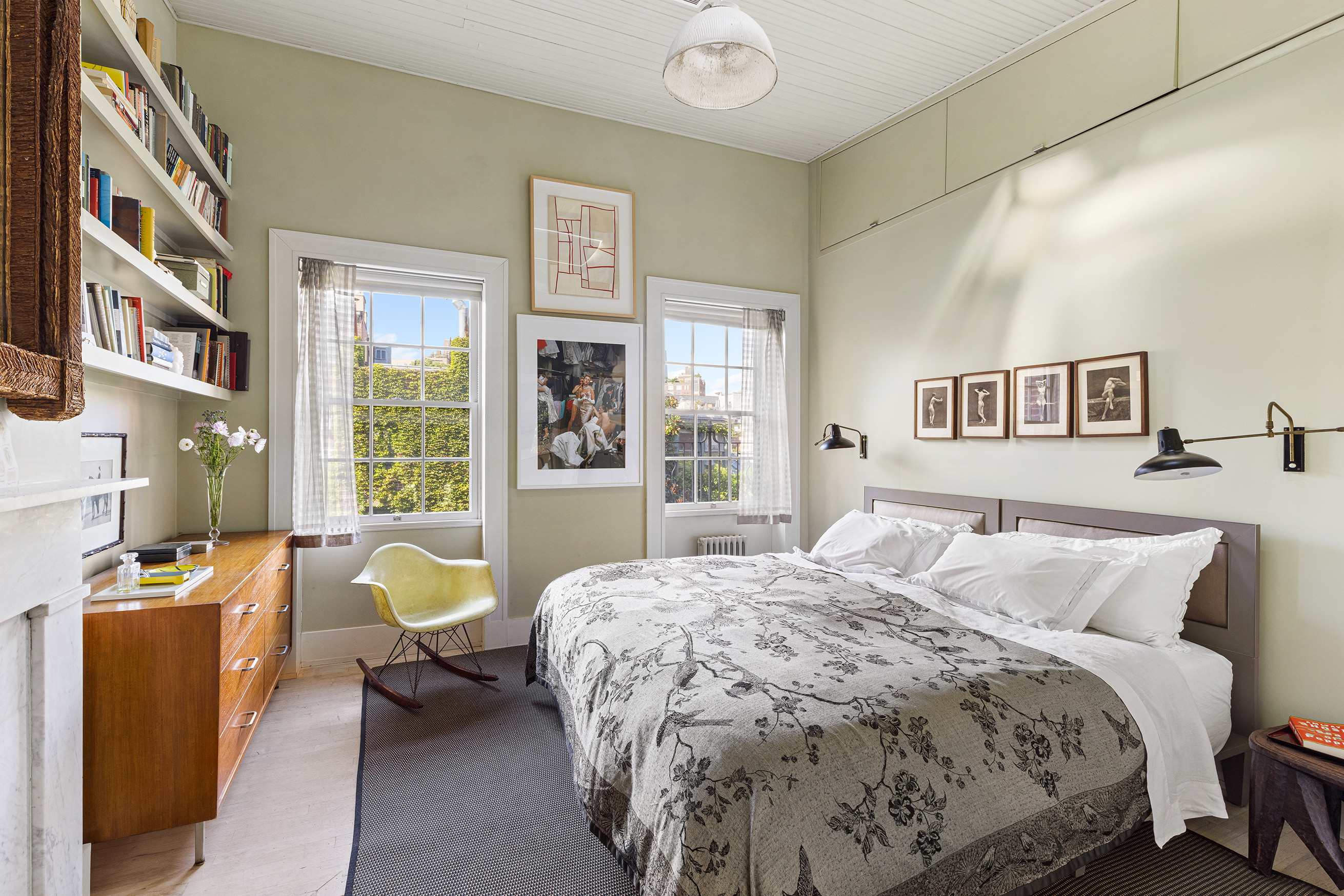 25 Perry Street Manhattan, NY 10014 - Photo 22 of 32 a bed room with a bed and a chair