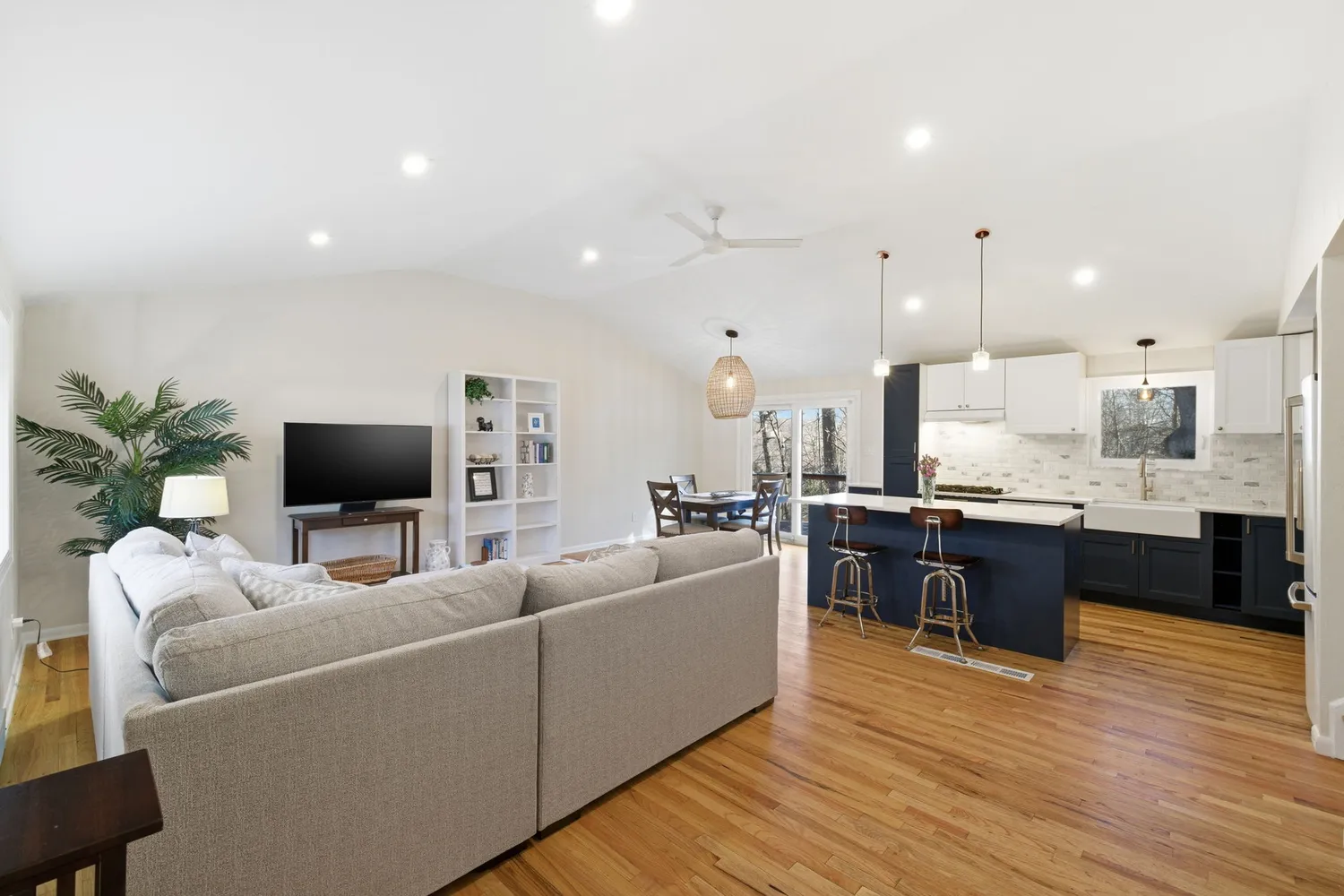 Contact Agent | 199 Avondale Street, Pittsburgh, PA 15237