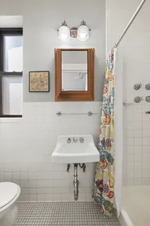 $2,195,000 | 176 West 87th Street, Unit 2B | Upper West Side