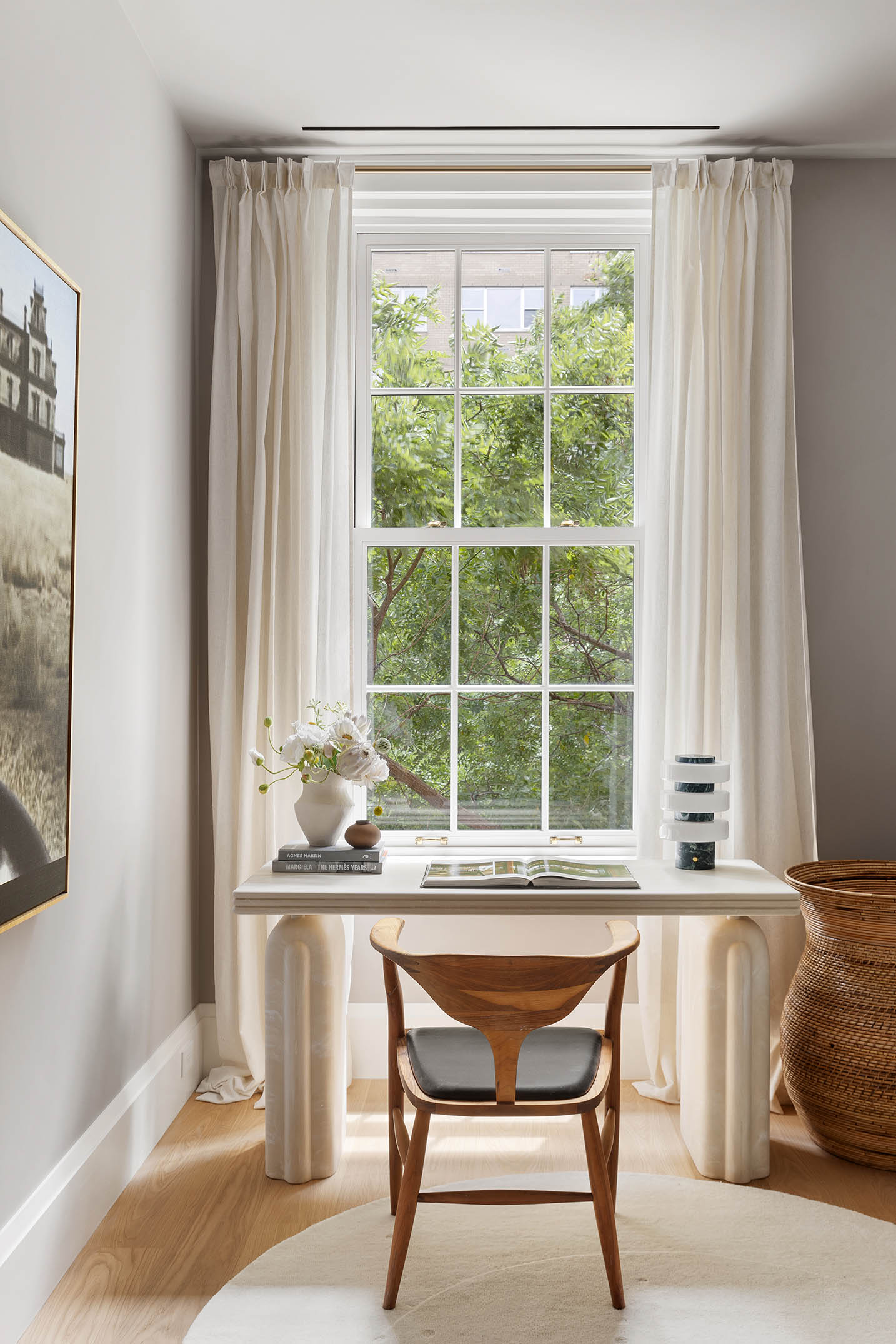 17 East 9th Street Manhattan, NY 10003 - Photo 22 of 32 a dining room with furniture and window