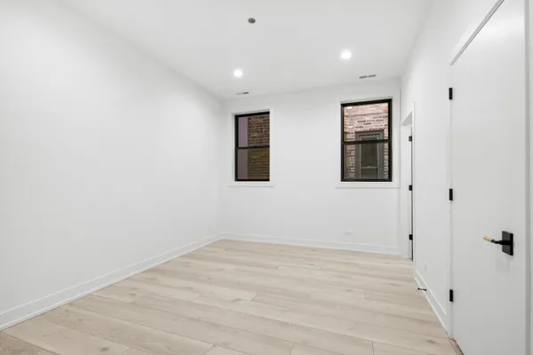 $3,800 | 1327 West Taylor Street, Unit 2W, Chicago, IL 60607