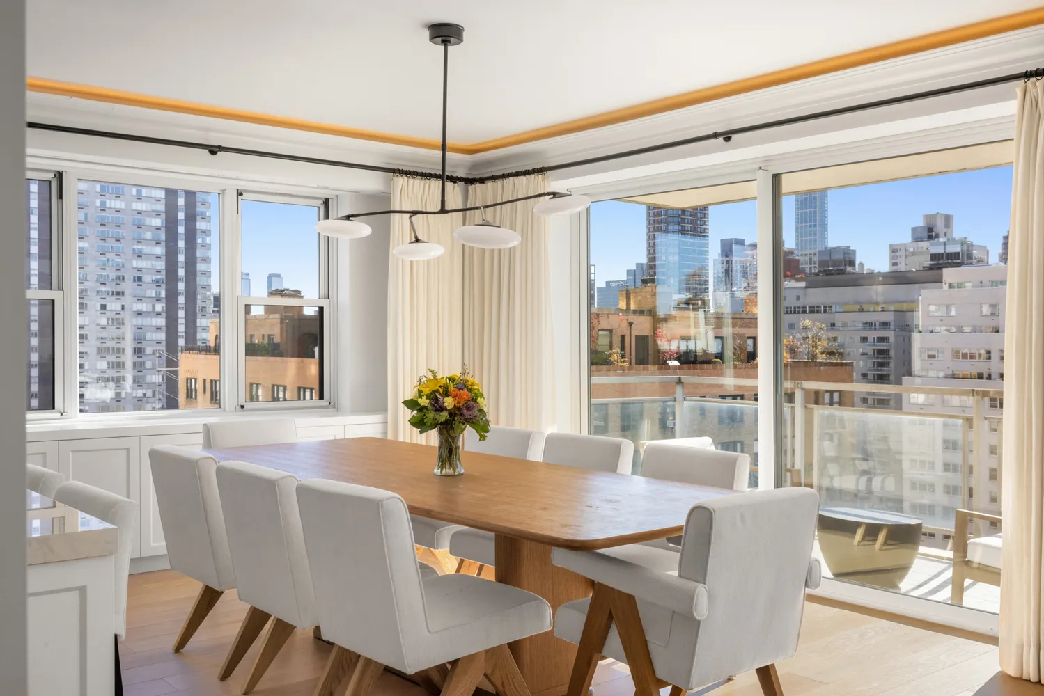 $3,595,000 | 150 East 69th Street, Unit 18S | Lenox Hill