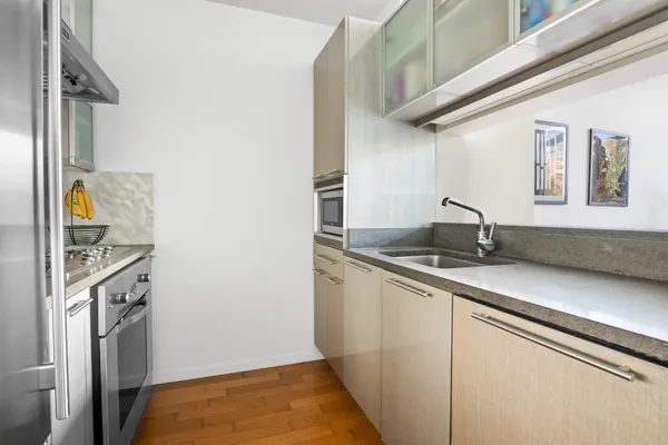 $7,200 | 200 Chambers Street, Unit 2N | TriBeCa