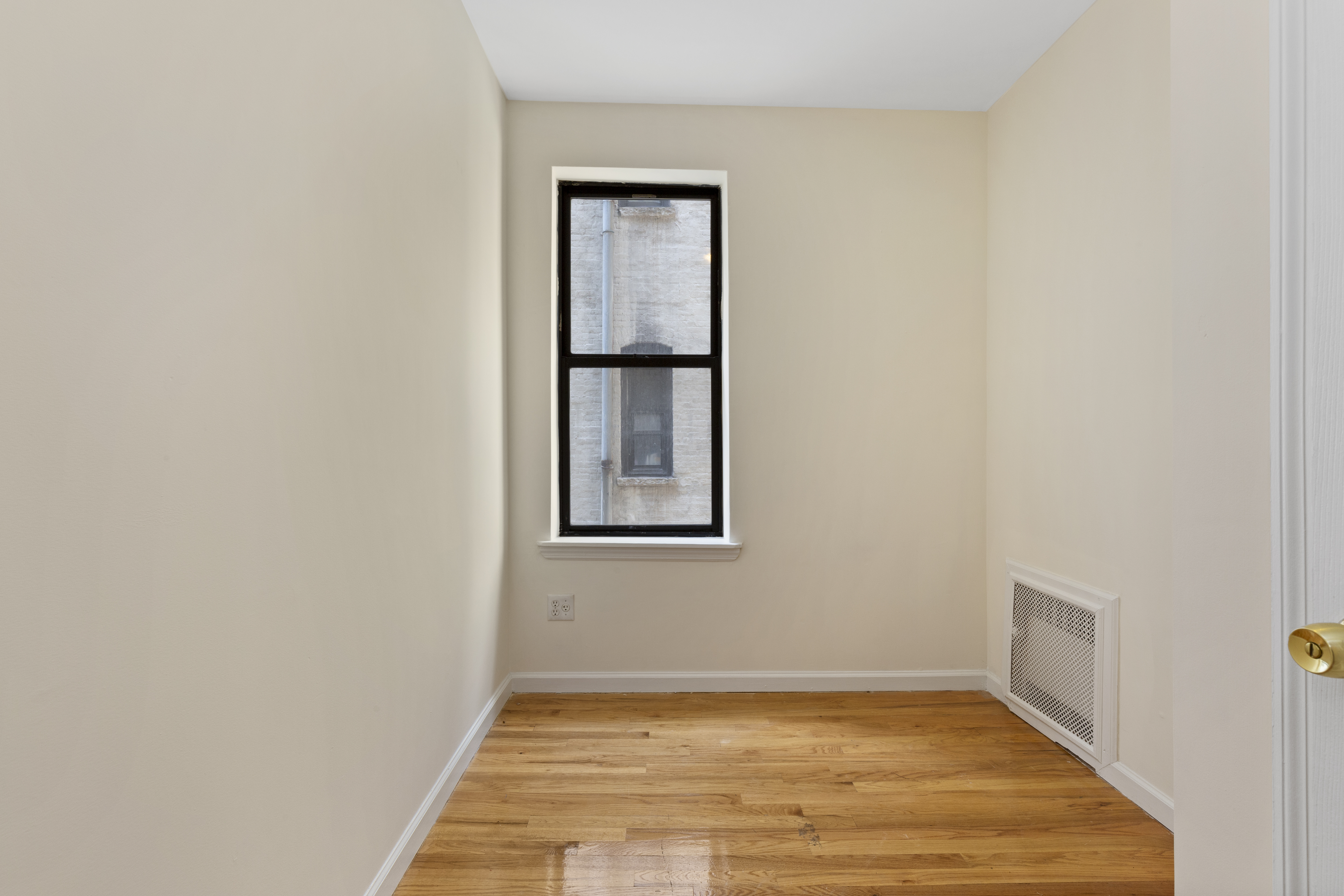 336 East 67th Street, Unit 17 Manhattan, NY 10065 - Photo 6 of 9