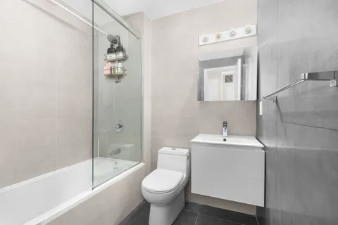 $7,200 | 364 Lafayette Avenue, Unit 4A | Clinton Hill