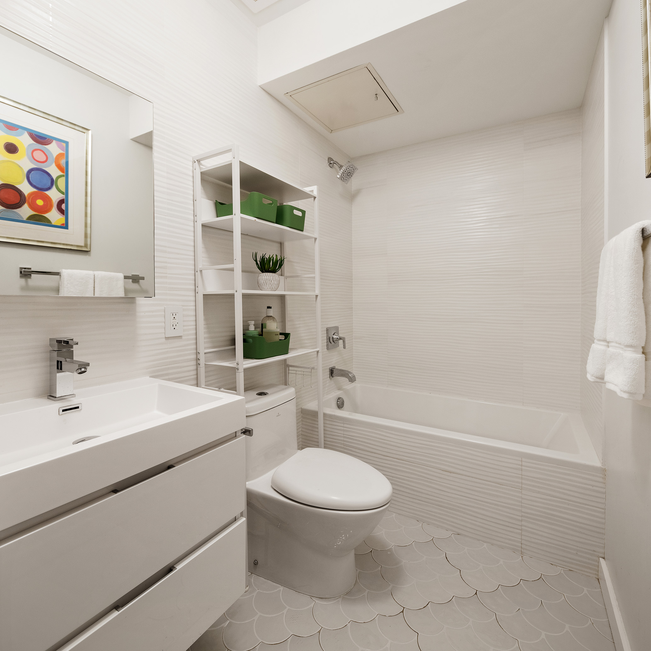 351 Union Street, Unit B Brooklyn, NY 11231 - Photo 12 of 14 a bathroom with a toilet a sink and a bathtub