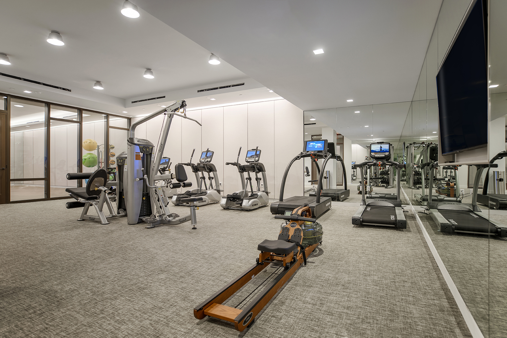 146 Pierrepont Street, Unit 2C Brooklyn, NY 11201 - Photo 21 of 30 a view of a room with gym equipment