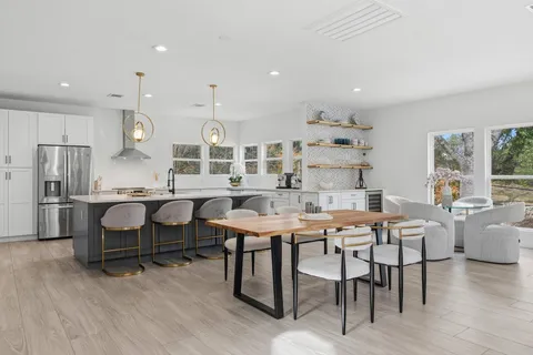 $925,000 | 1904 Lakeway Boulevard, Lakeway, TX 78734