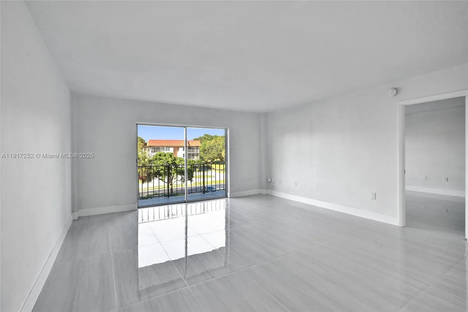 $1,700 | 4164 Inverrary Drive, Unit 305, Lauderhill, FL 33319