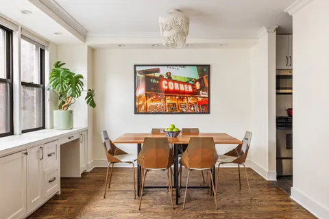 $1,095,000 | 201 East 21st Street, Unit 7R | Gramercy