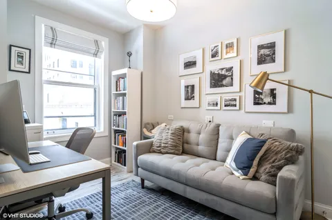 $475,000 | 415 West Aldine Avenue, Unit 2B, Chicago, IL 60657