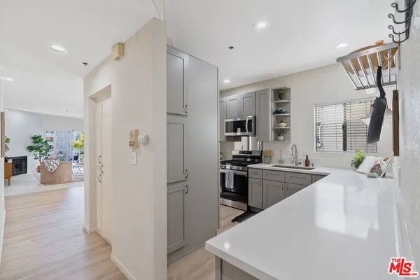 $1,138,000 | 1915 Malcolm Avenue, Unit 301, Los Angeles, CA 90025