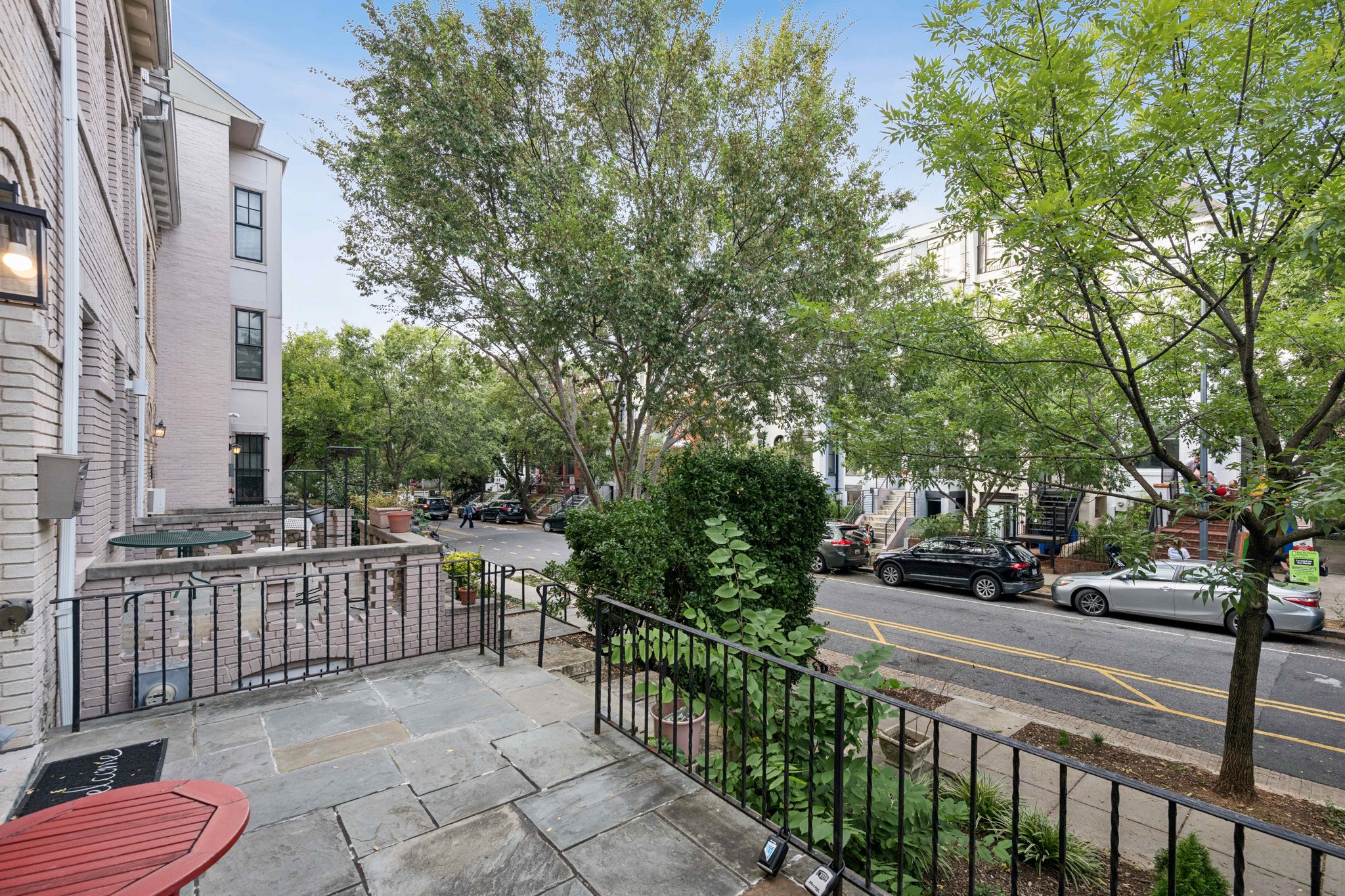 2708 Ontario Road Northwest Washington, DC 20009 - Photo 3 of 38